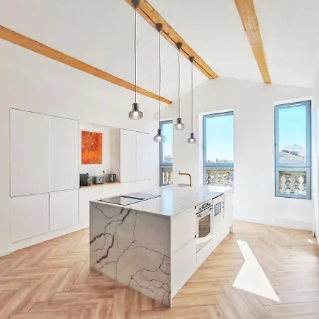 Le Quai Nimois Climatise Au Pied De La Gare *