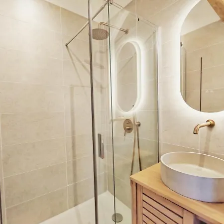 Le Quai Nimois Climatise Au Pied De La Gare Apartament *