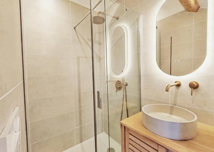 Le Quai Nimois Climatise Au Pied De La Gare דירה *